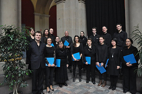 L’Ensemble vocal universitaire de Strasbourg (Evus) a livré d’émouvantes interprétations d’Ô nuit, d’Au-delà des cèdres et de La marseillaise.