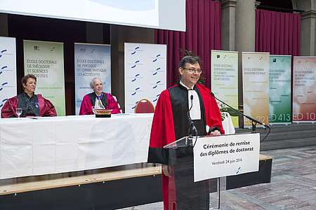 Yves Strickler, parrain de la promotion 2015, est docteur de l’Université de Strasbourg (1993), professeur de droit à l’Université de Nice Sophia-Antipolis.