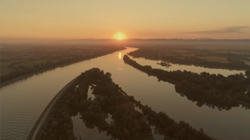 Lever de soleil sur le Rhin. Crédit : Serge Dumont.