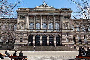 La façade du Palais U