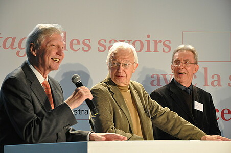 Trois lauréats de prix Nobel étaient également présents : Jules Hoffmann, Jean-Marie Lehn, Jean-Pierre Sauvage ...