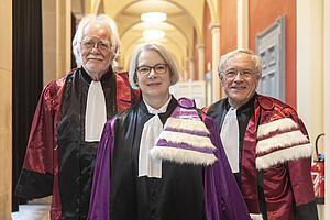 Trois des quatre docteurs honoris causa (DHC)  2020 : Jacques Dubochet, Irene Dingel et Klaus  Müllen (Kimiko Murofushi était présente en visio  depuis le Japon). Crédit : Jean-François Badias