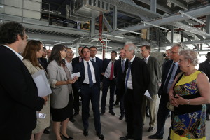 Manuel Valls visite le chantier de l’usine-école Ease