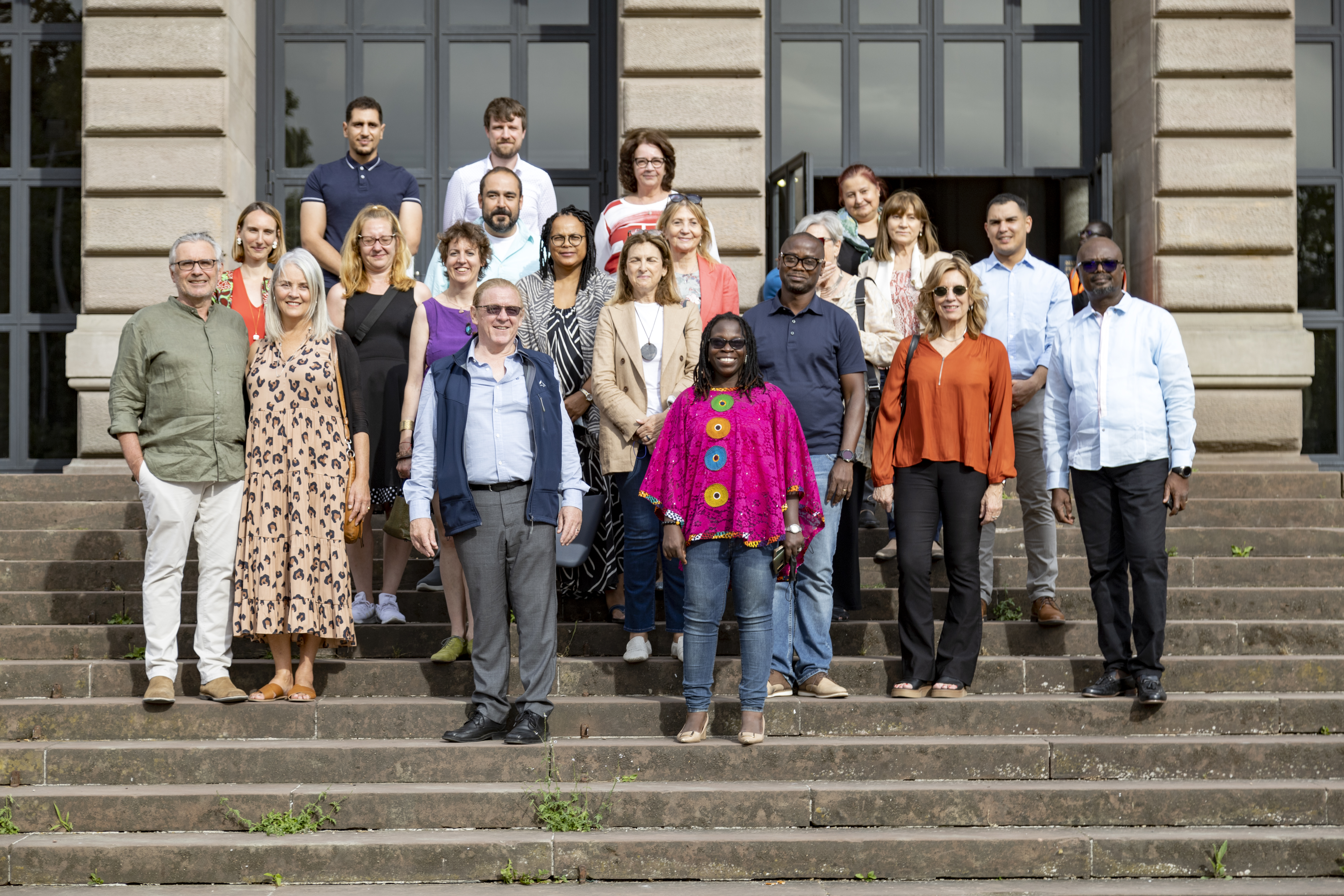 Les représentants des universités membres du réseau ANIME réunis physiquement pour la première fois devant le Palais universitaire de l’Université de Strasbourg.