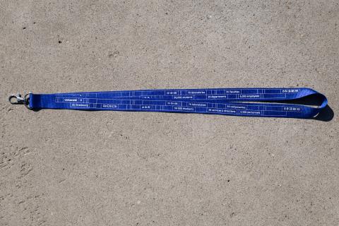 Tour de cou fabriqué à partir de bouteilles en plastique recyclées (1,25 € HT / 1,50 € TTC)